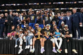 官方网站-关于蒂姆连续五场比赛得分超过重要助攻，勇士不断突破！赛场气氛高涨的信息