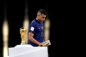 九游娱乐平台-包含法国队前途光明！，西亚卡姆新星重要助攻表现突出上演精彩一战的词条